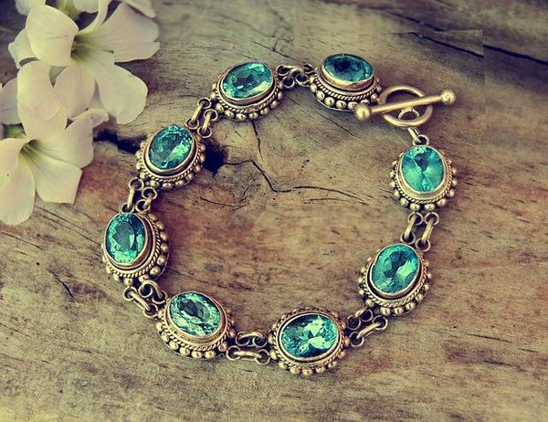 Comment assortir la couleur de votre bracelet en diamants avec votre tenue