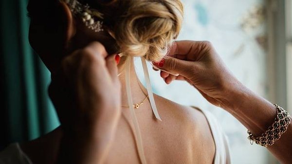 Les bracelets en diamants pour les mariages : les tendances actuelles pour les mariées et les demoiselles d'honneur