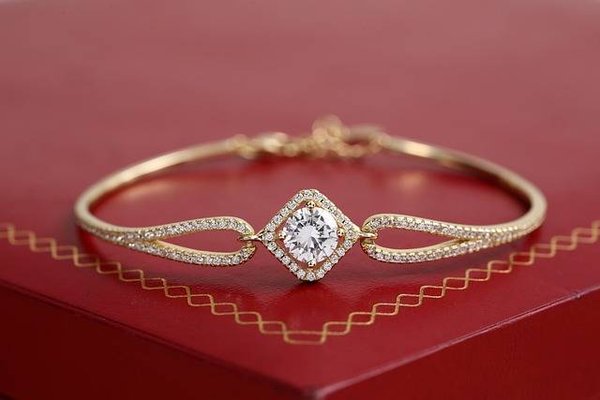 Les conseils pour personnaliser votre bracelet en diamants avec des gravures ou des motifs